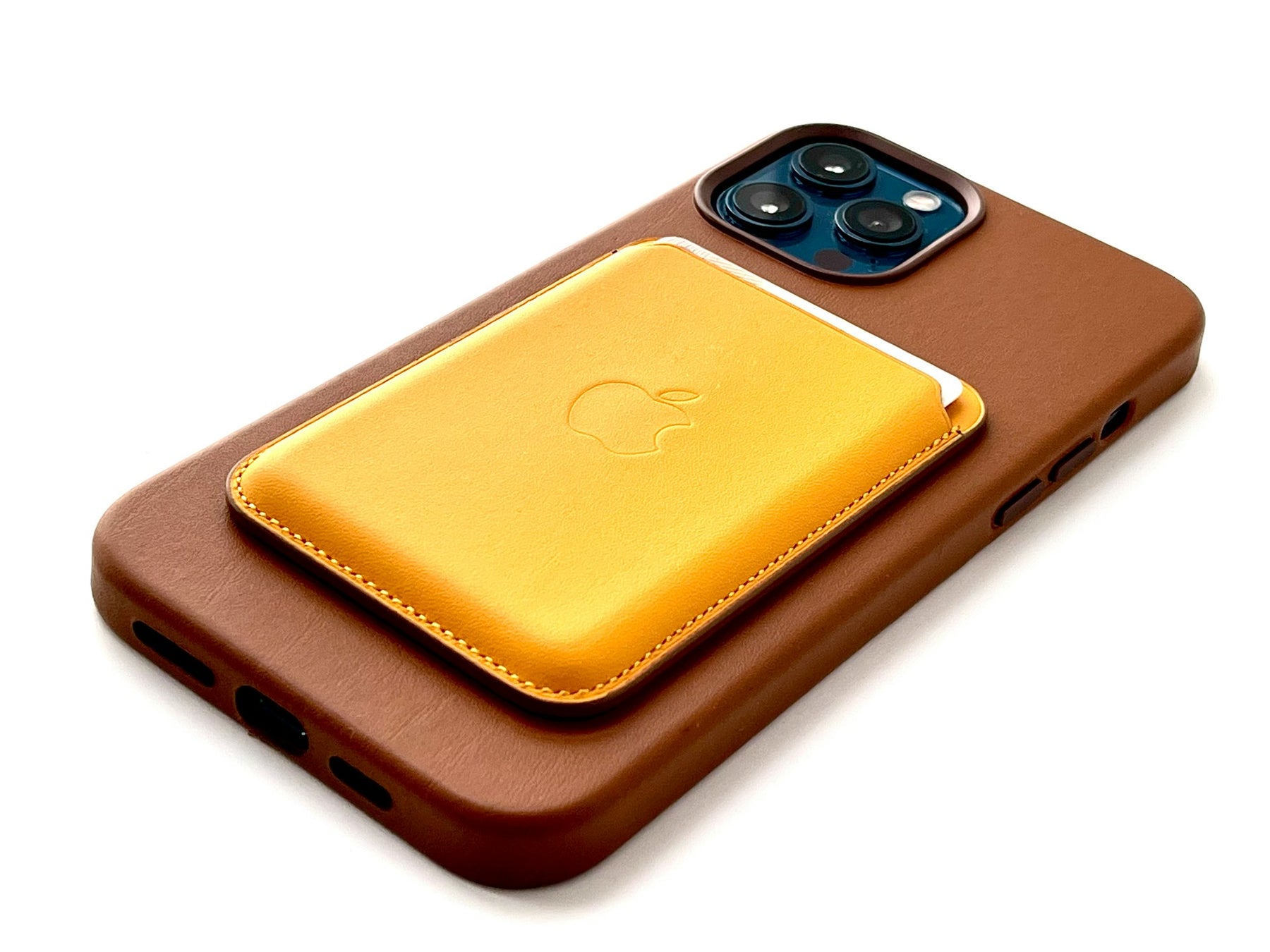 The Benefits of a Leather iPhone 13 Case